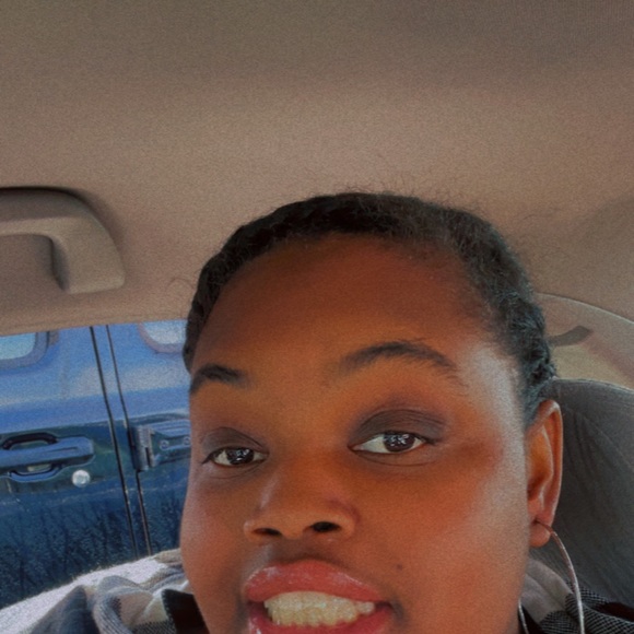 Meet your Posher, Myra - Picture 1 of 1